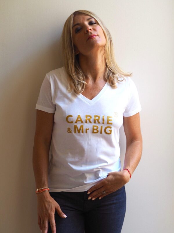 T-Shirt Col V CARRIE & MR.BIG Blanc / Gold