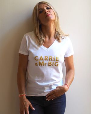 T-Shirt Col V CARRIE & MR.BIG  Blanc / Gold