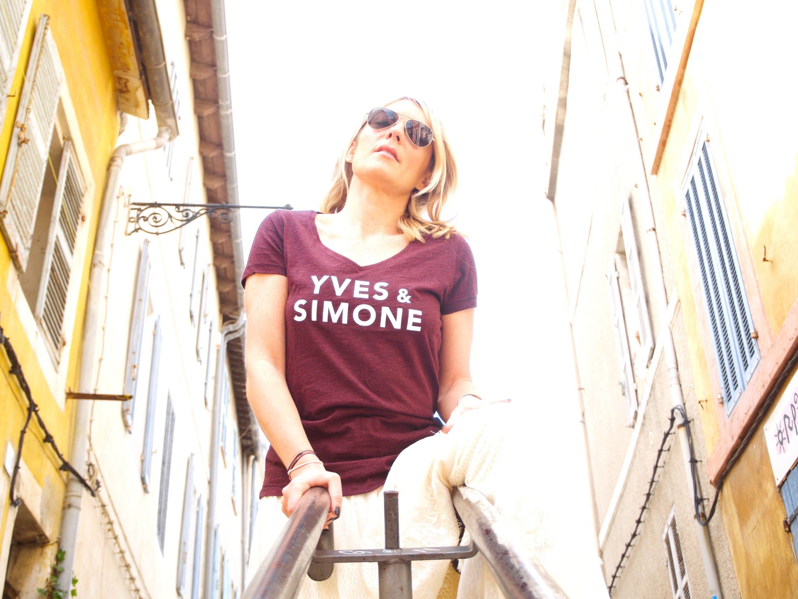 T-Shirt Col V YVES & SIMONE Grappe de raisin / Crème