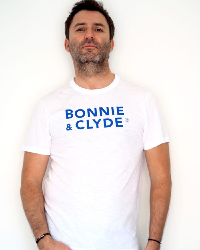 T Shirt Col ouvert “Flammé” BONNIE & CLYDE- Blanc / Bleu Klein