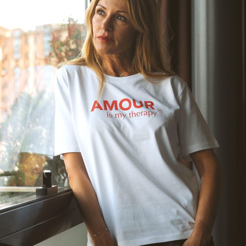 T-Shirt coupe “boxy” AMOUR is my therapy   Blanc / Rouge
