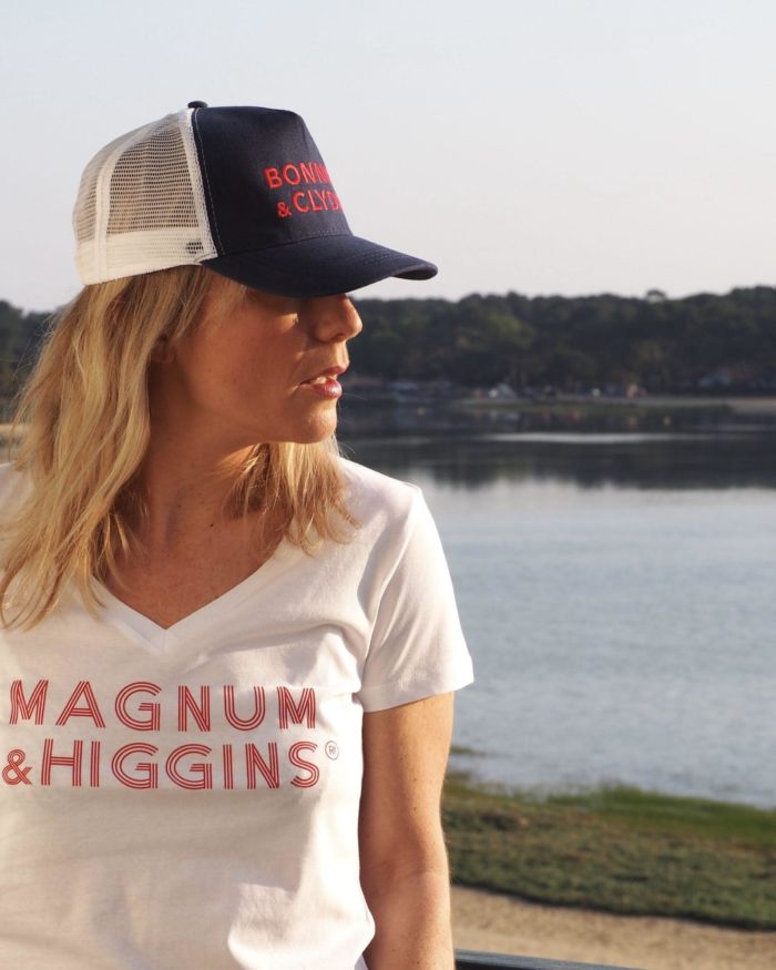 T-Shirt Col V MAGNUM & HIGGINS White / Rouge