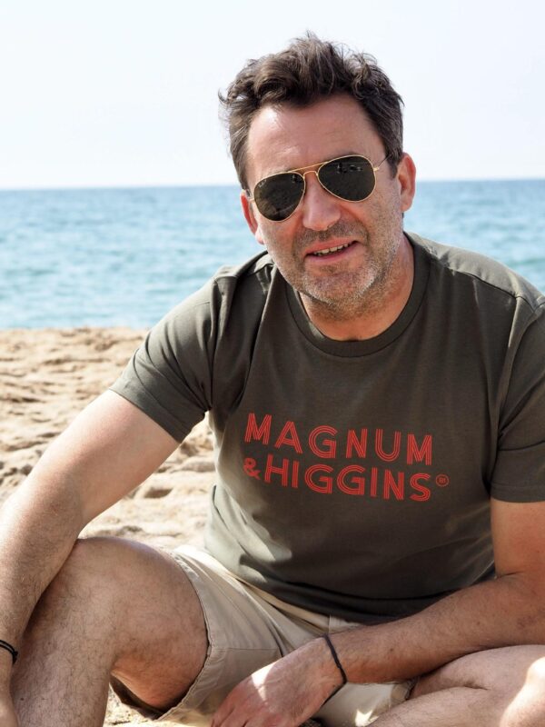 T-Shirt Col Rond MAGNUM & HIGGINS Kaki / Rouge