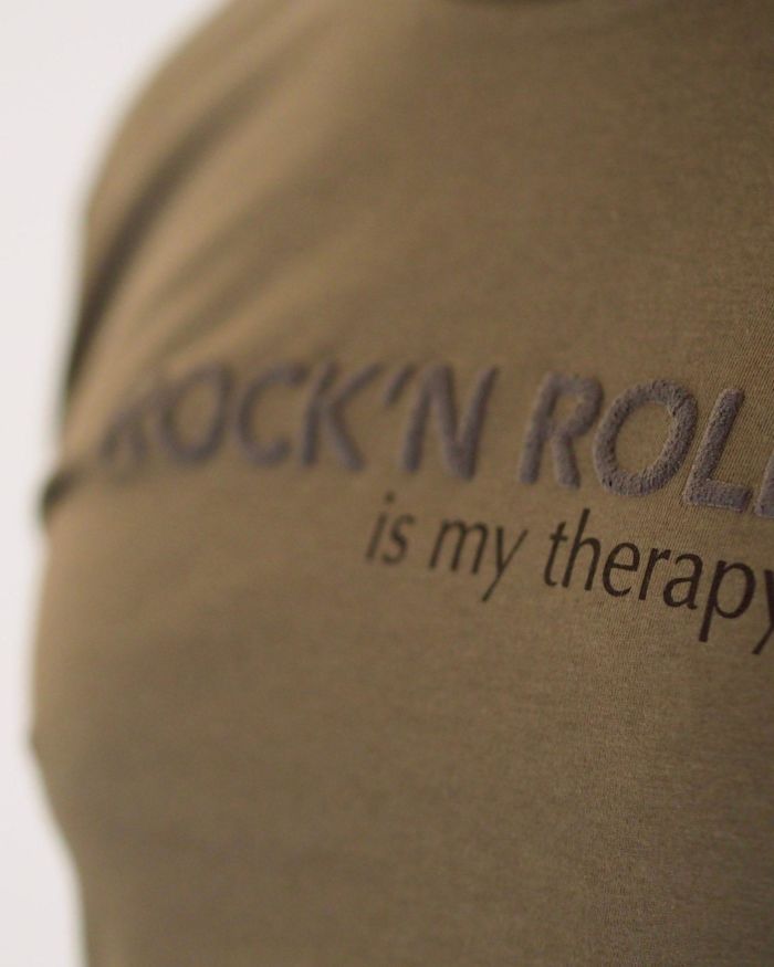 T-Shirt Col Rond ROCK ‘N ROLL is my therapy  Kaki / Black