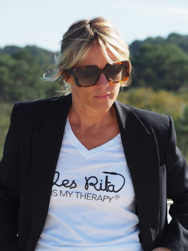 T-Shirt Col V LES RITA is my therapy White / Black