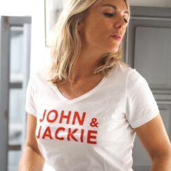 T-Shirt Col V JOHN & JACKIE Blanc / Rouge