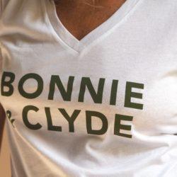 T-Shirt Col V BONNIE & CLYDE White / Kaki