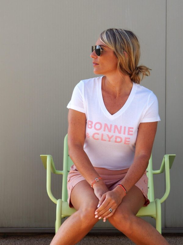 T-Shirt Col V  BONNIE & CLYDE Blanc / Rose poudré