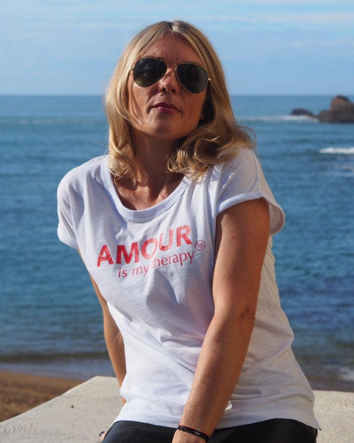 T-Shirt “flammé”  AMOUR is my therapy   Blanc / Rouge