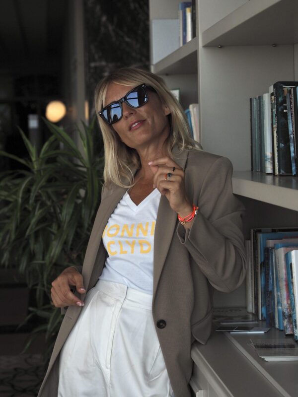 T-Shirt Col V  BONNIE & CLYDE Blanc / Soleil Samoan
