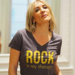 T-Shirt Col V ROCK is my therapy Anthracite / Gold Glitter