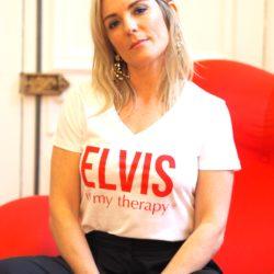 T-Shirt Col V  ELVIS is my therapy  Blanc / Rouge