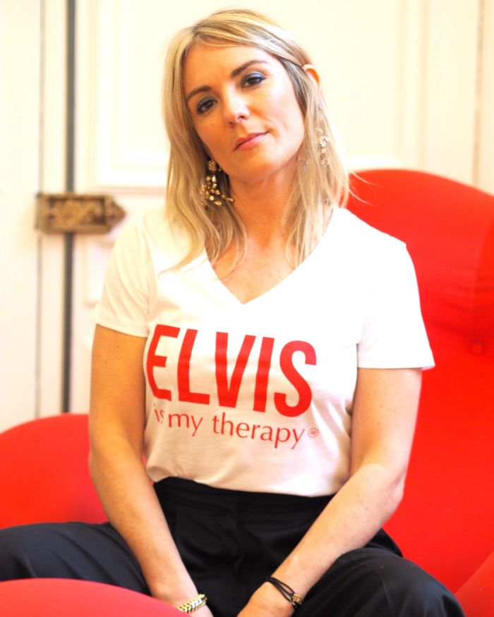 T-Shirt Col V  ELVIS is my therapy  Blanc / Rouge