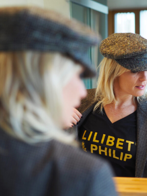 T-Shirt Col V Black / Gold LILIBET & PHILIP