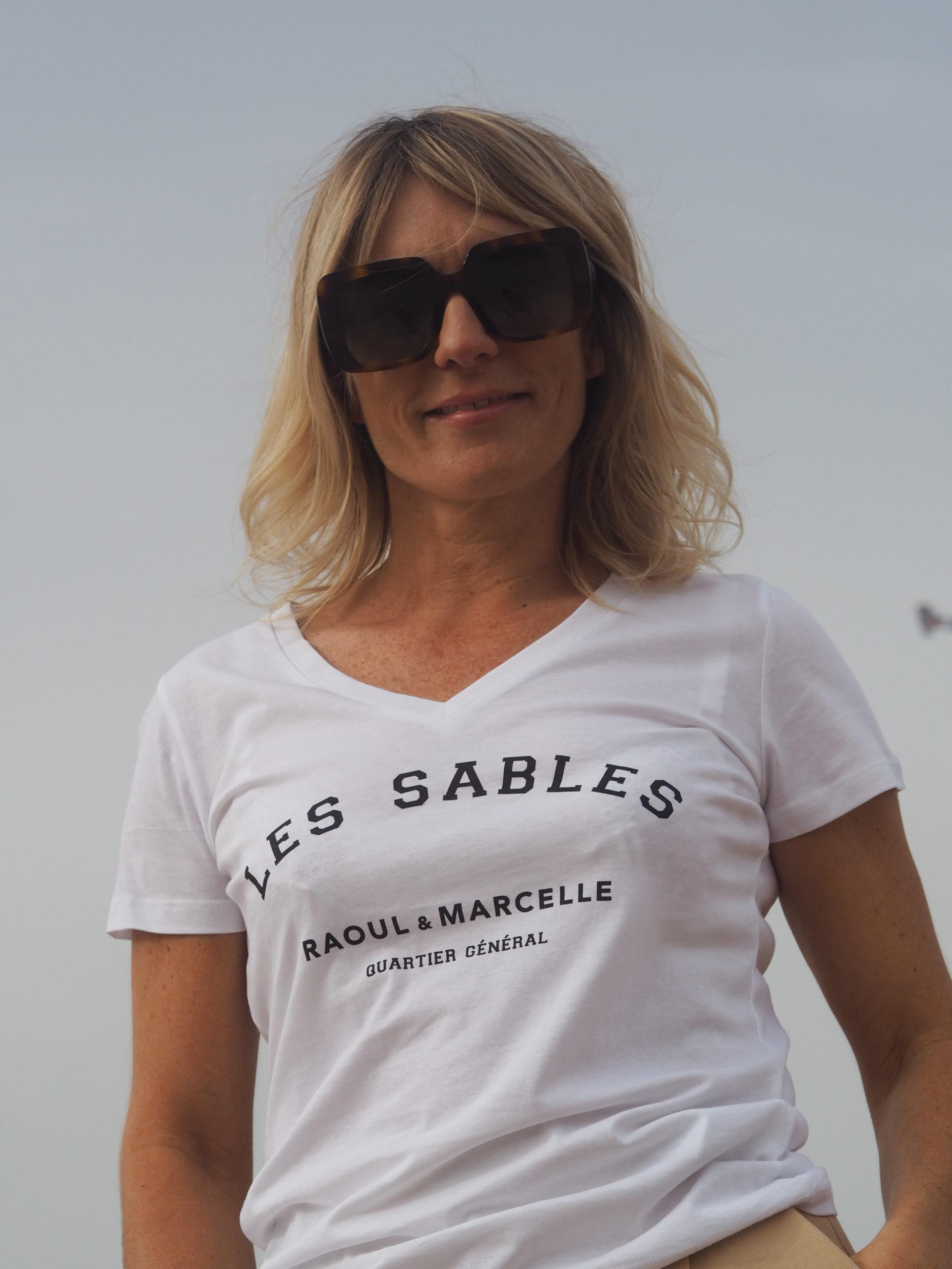 T-Shirt Col V  White / Black LES SABLES Quartier Général