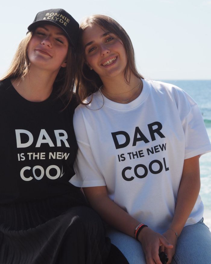 T-Shirt  “Oversize”  White / Black    DAR is the new COOL