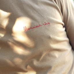 T-Shirt Col Rond  Monsieur rêve Curcuma / Broderie rouge