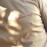 T-Shirt Col Rond  Monsieur rêve Curcuma / Broderie rouge